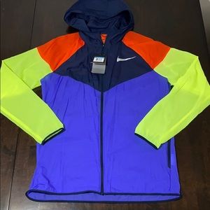 NEW!!! Nike Men’s ultra-lightweight windbreaker